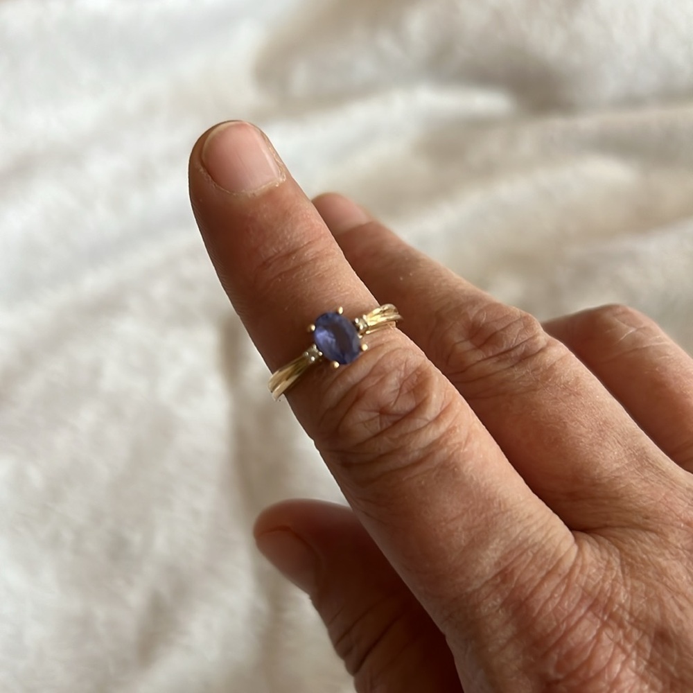 Elegant 14K Gold Tanzanite & Diamond Accent Ring – Classic Oval Cut - Picture 3 of 7